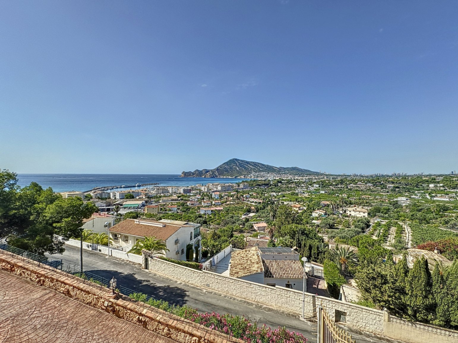SPECTACULAR VILLA FOR SALE NEAR THE OLD TOWN OF ALTEA