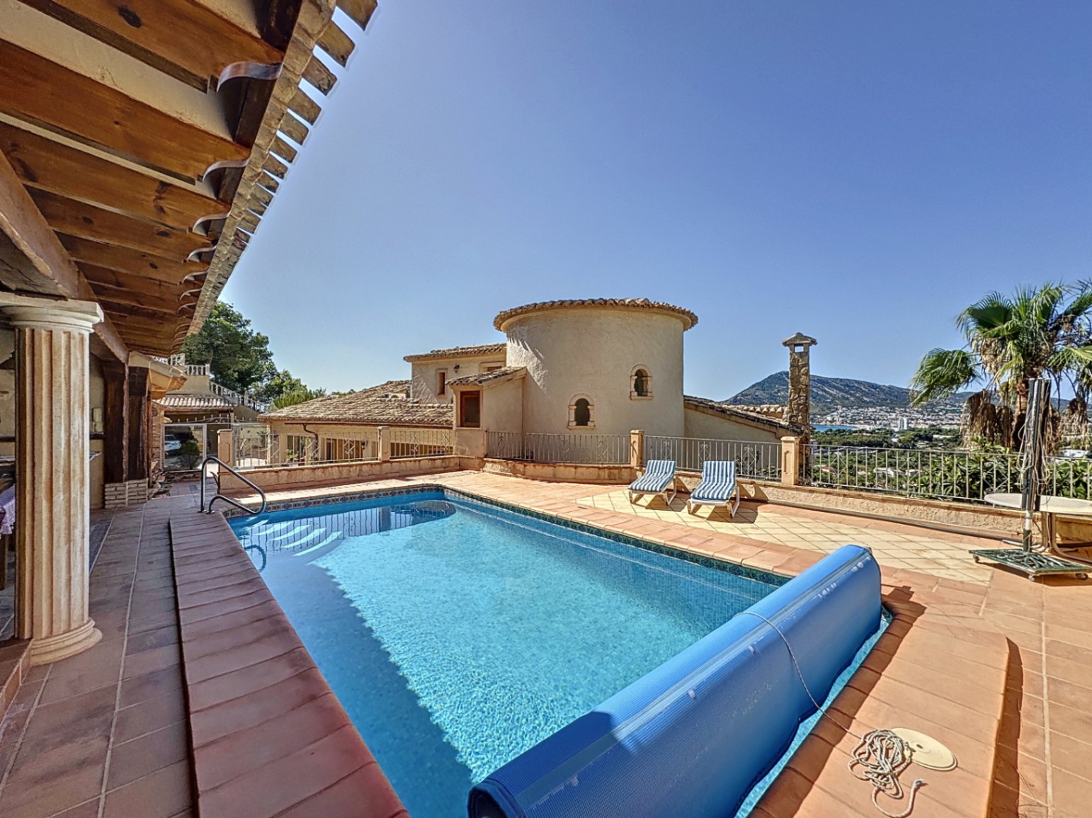 SPECTACULAR VILLA FOR SALE NEAR THE OLD TOWN OF ALTEA