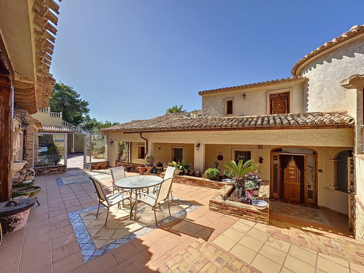 SPECTACULAR VILLA FOR SALE NEAR THE OLD TOWN OF ALTEA