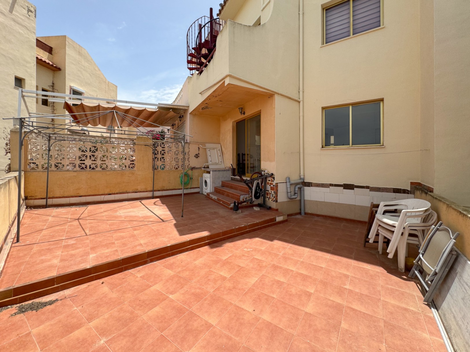 APPARTEMENT À VENDRE À EL ALBIR